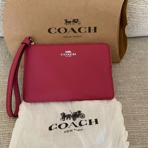 NWT Coach F58032 Crossgrain Leather Corner Zip Wristlet, Pink